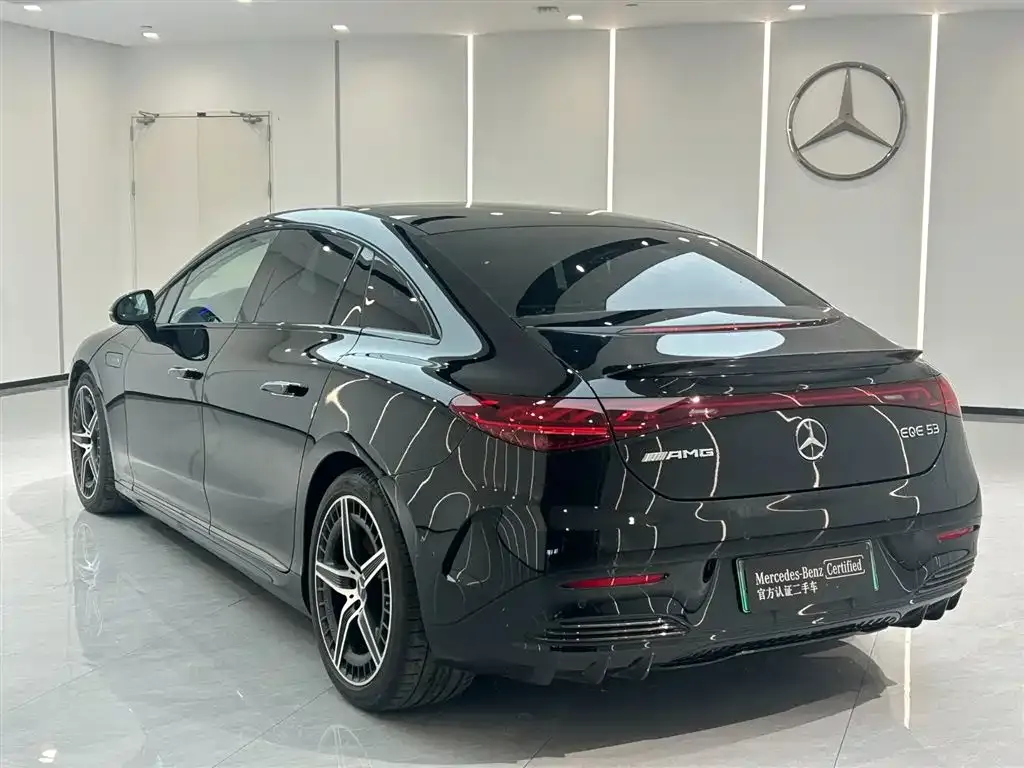 Mercedes-Benz EQE AMG — фото 6