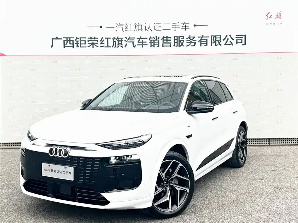 Audi Q6L e-tron — фото 1