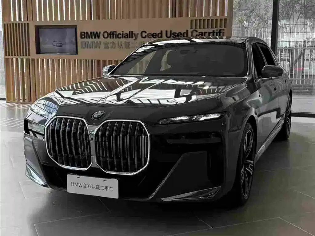 BMW 7 Series — фото 1