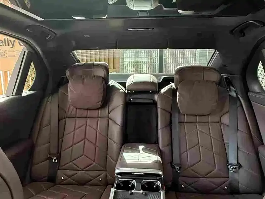 BMW 7 Series — фото 10
