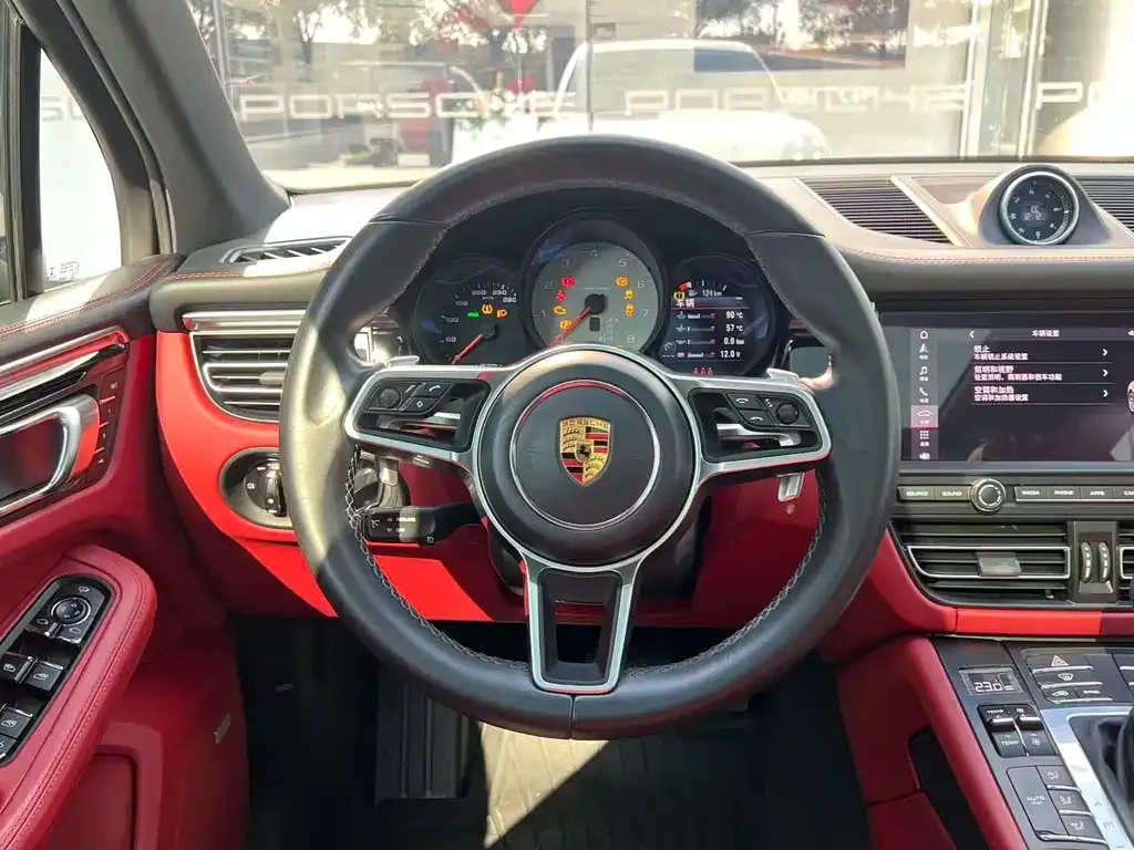 Porsche Macan — фото 9