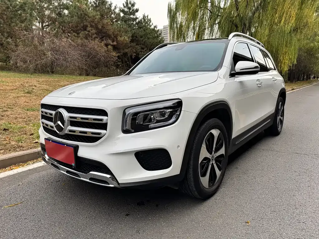 Mercedes-Benz GLB — фото 1