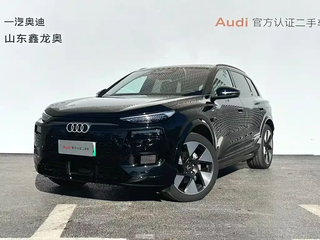 Audi Q6L e-tron — фото 1