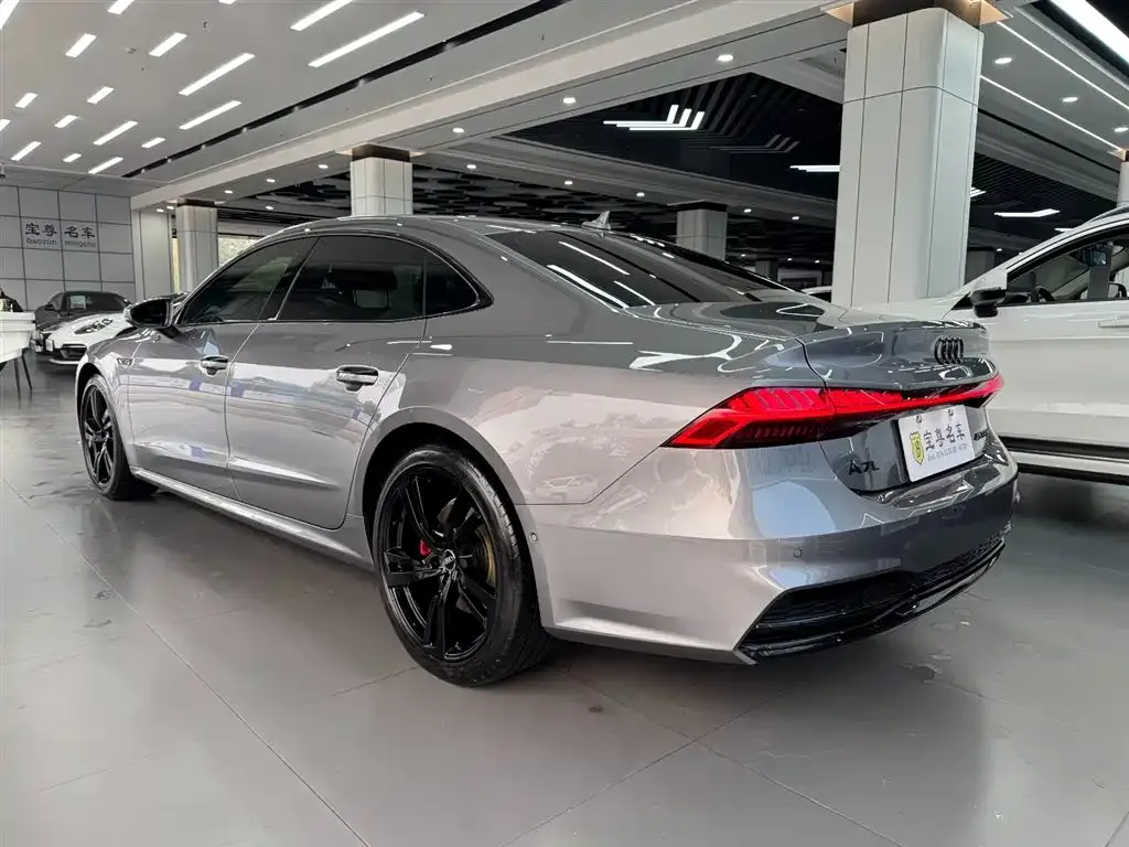 Audi A7L — фото 8