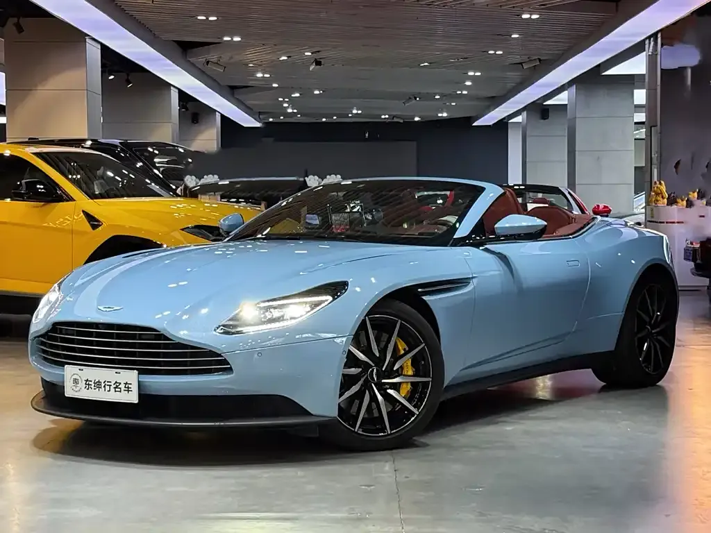 Aston Martin DB11 — фото 1