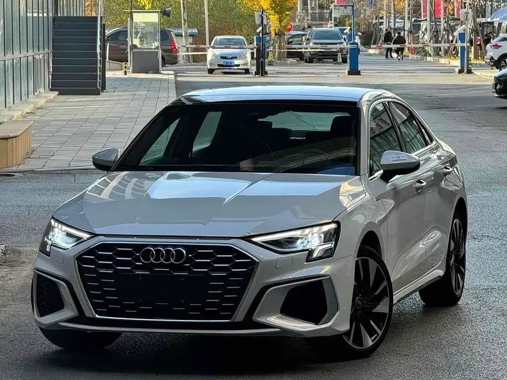 Audi A3 — фото 1