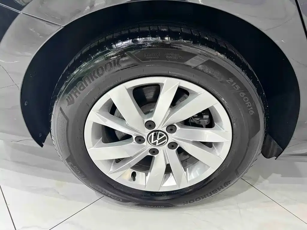 Volkswagen Passat — фото 9