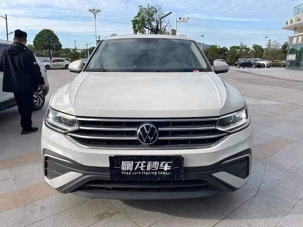 Volkswagen Tiguan L — фото 2