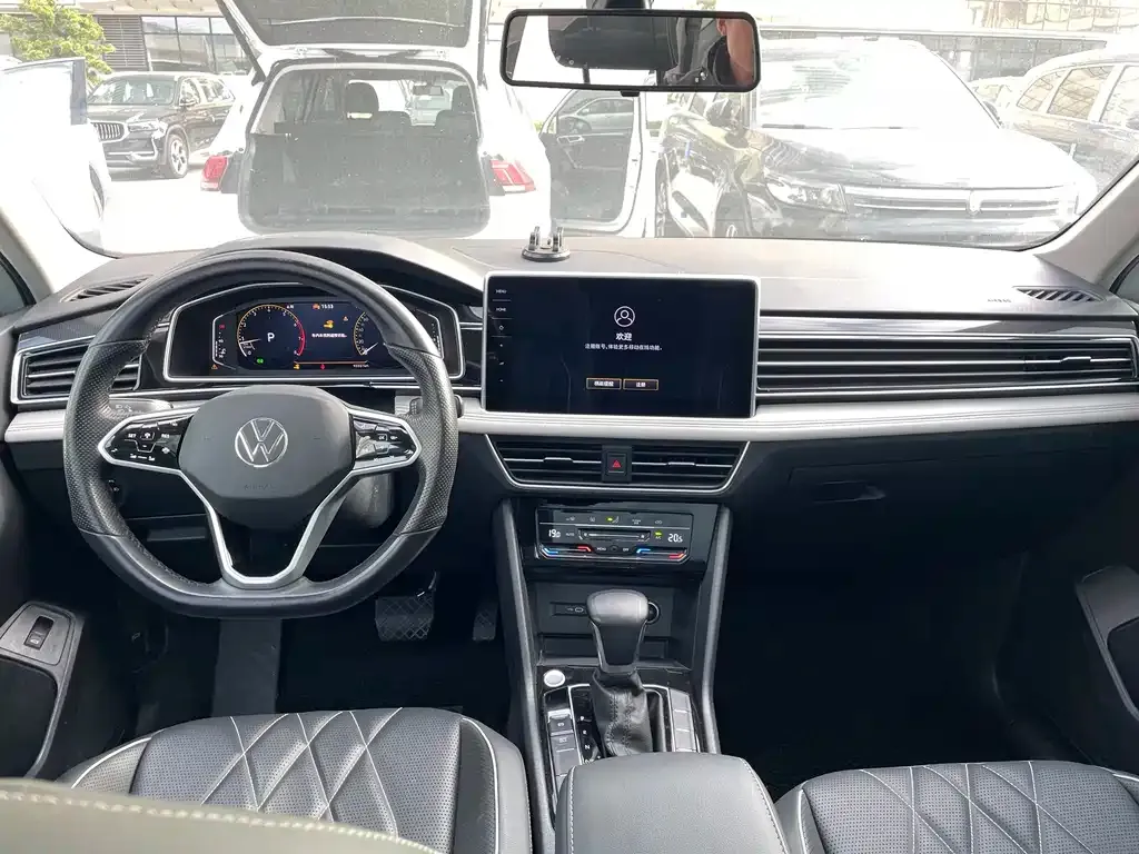 Volkswagen Tiguan L — фото 6