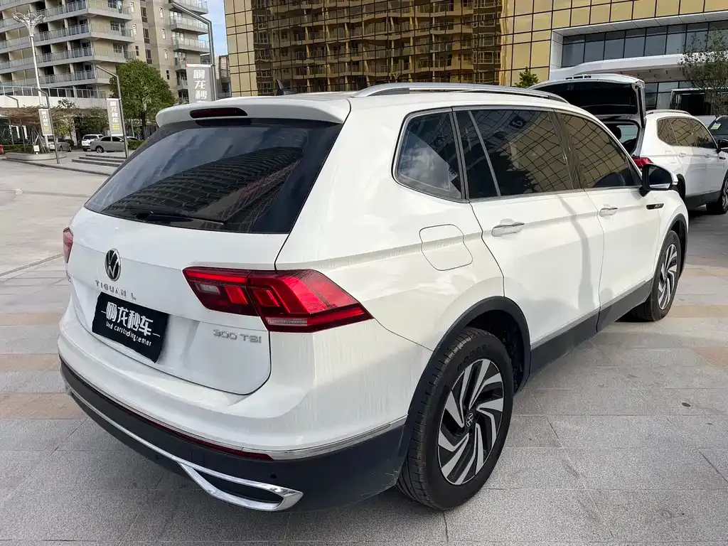 Volkswagen Tiguan L — фото 9