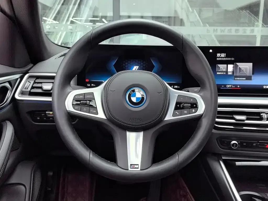 BMW i4 — фото 7