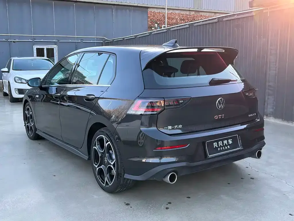Volkswagen Golf GTI — фото 5