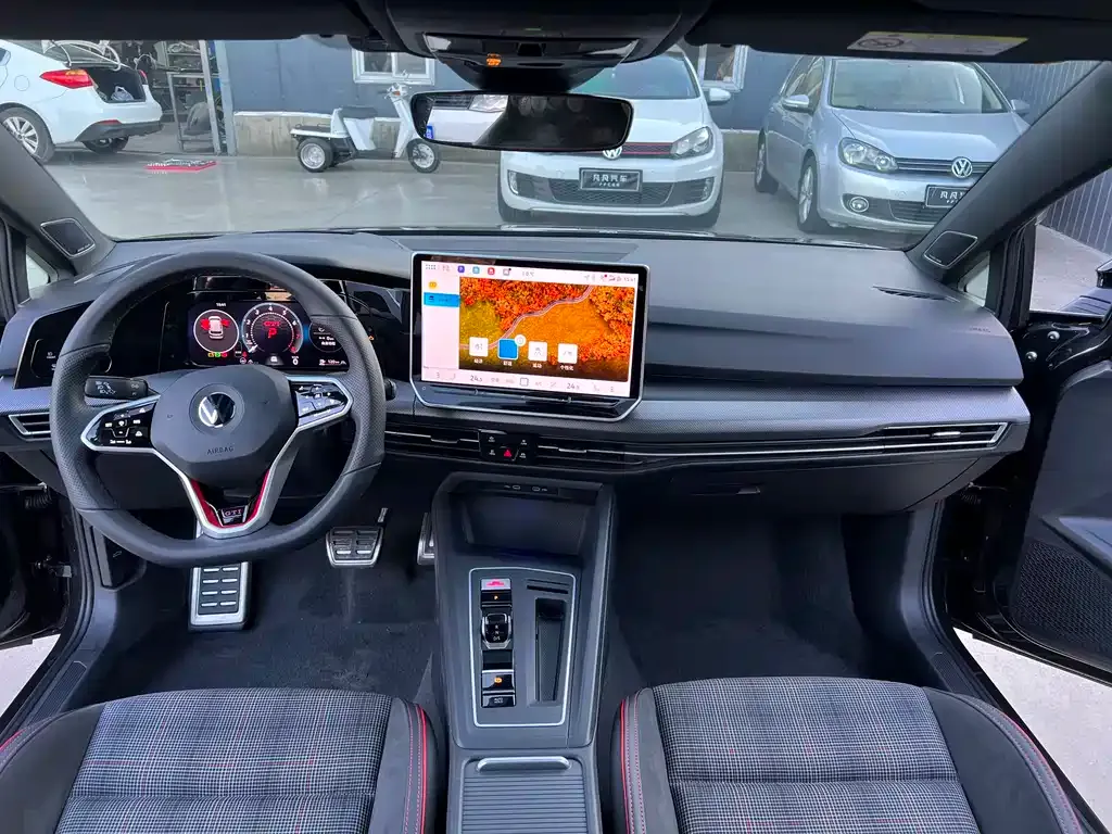 Volkswagen Golf GTI — фото 6