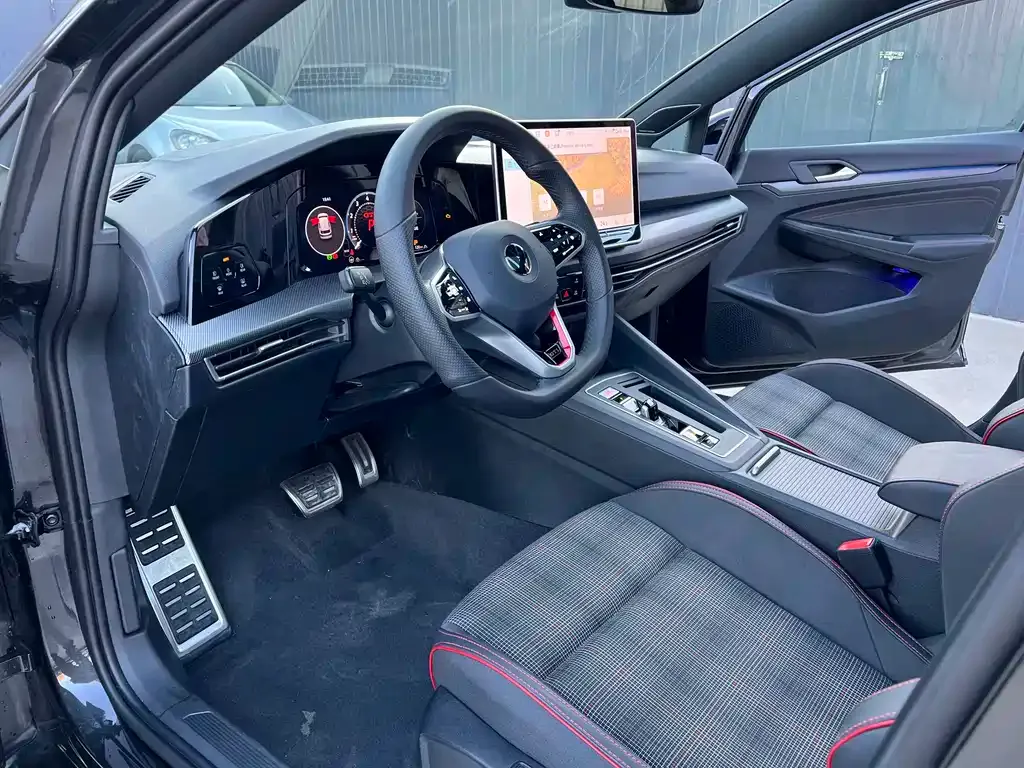 Volkswagen Golf GTI — фото 8