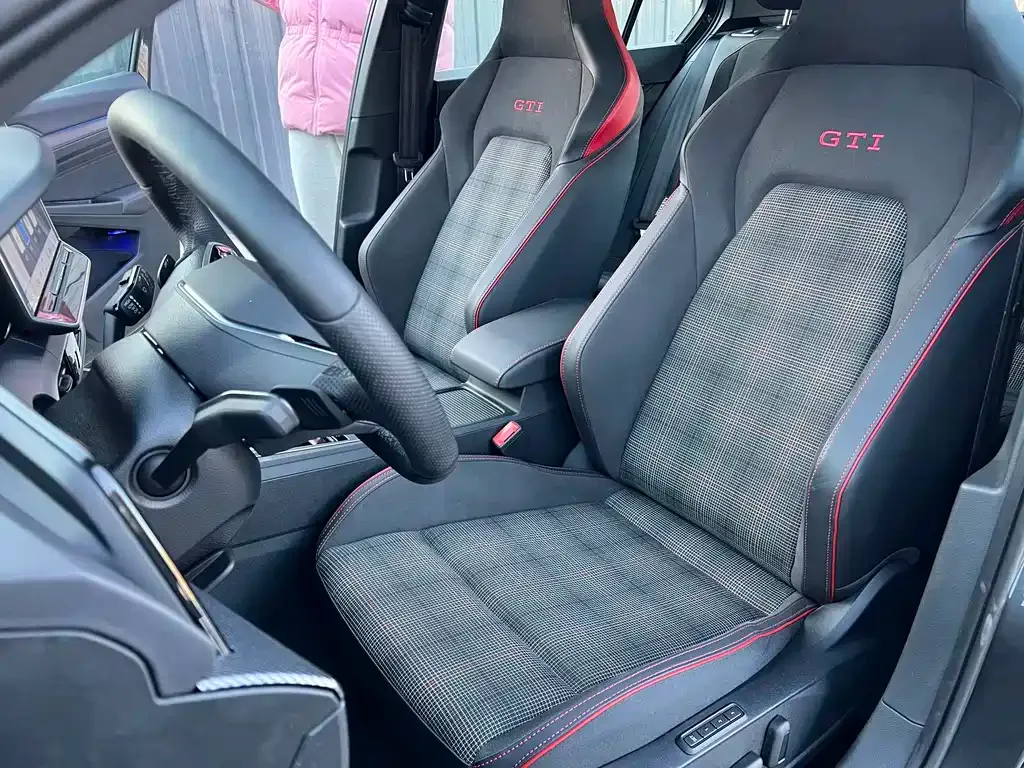 Volkswagen Golf GTI — фото 9