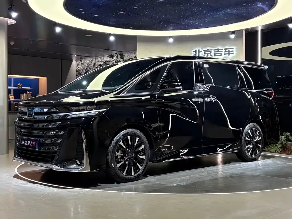 Toyota Vellfire — фото 1