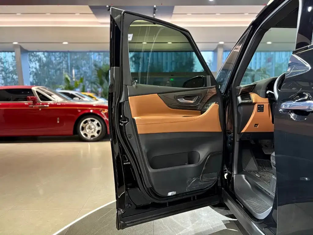 Toyota Vellfire — фото 10