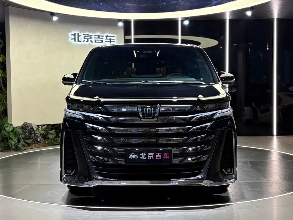 Toyota Vellfire — фото 2