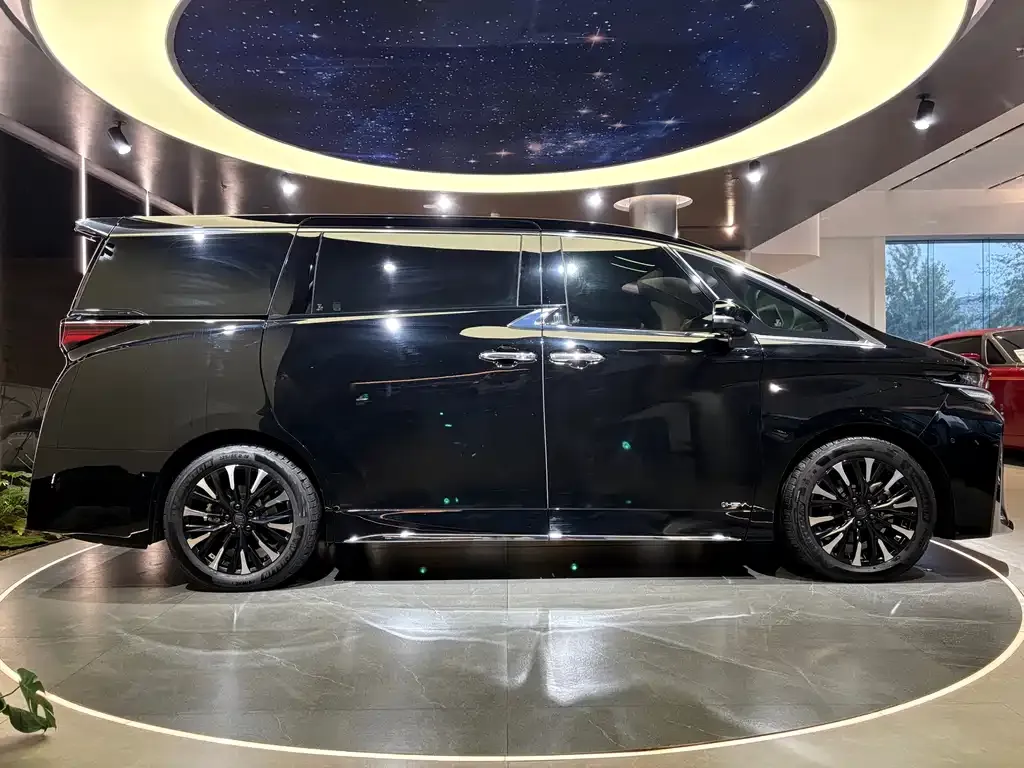 Toyota Vellfire — фото 7