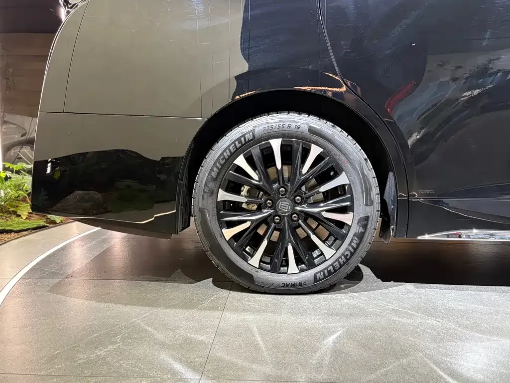 Toyota Vellfire — фото 8