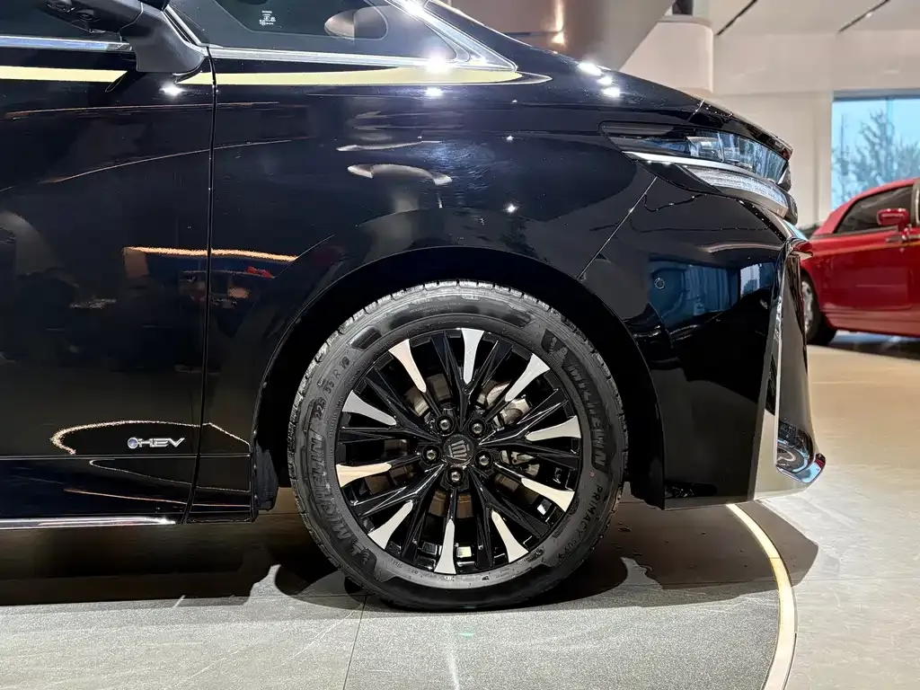 Toyota Vellfire — фото 9