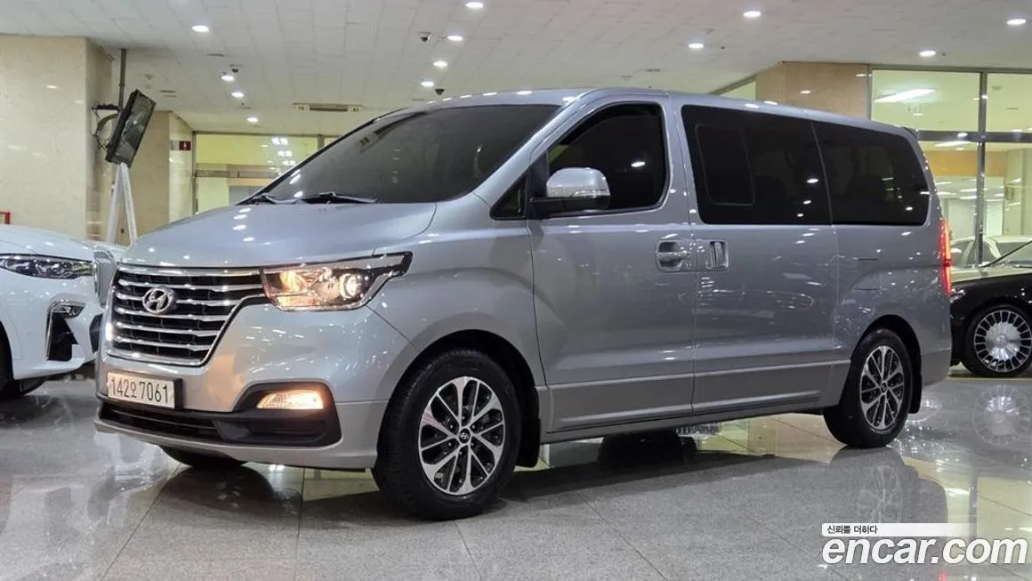 Hyundai Starex — фото 1