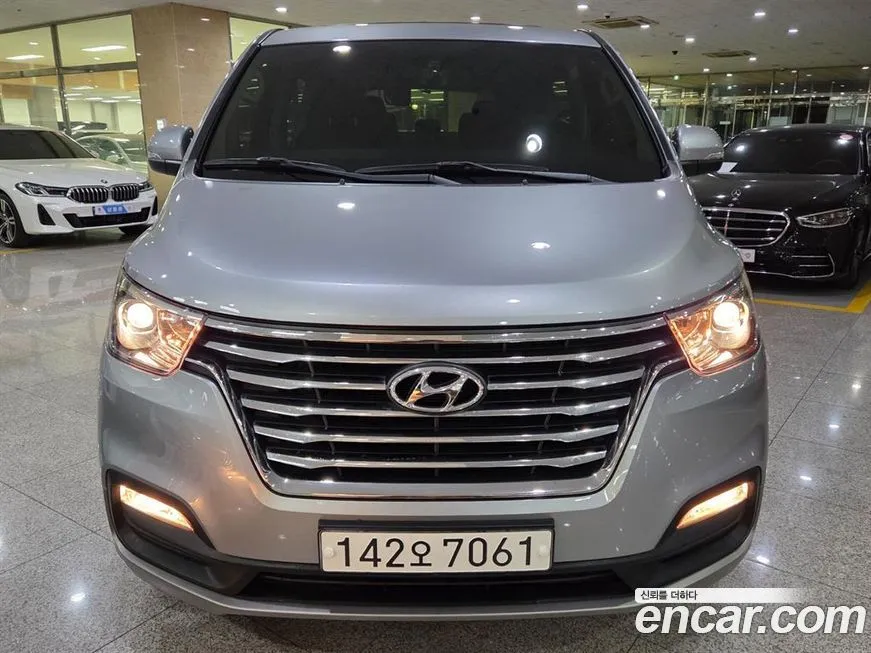 Hyundai Starex — фото 2