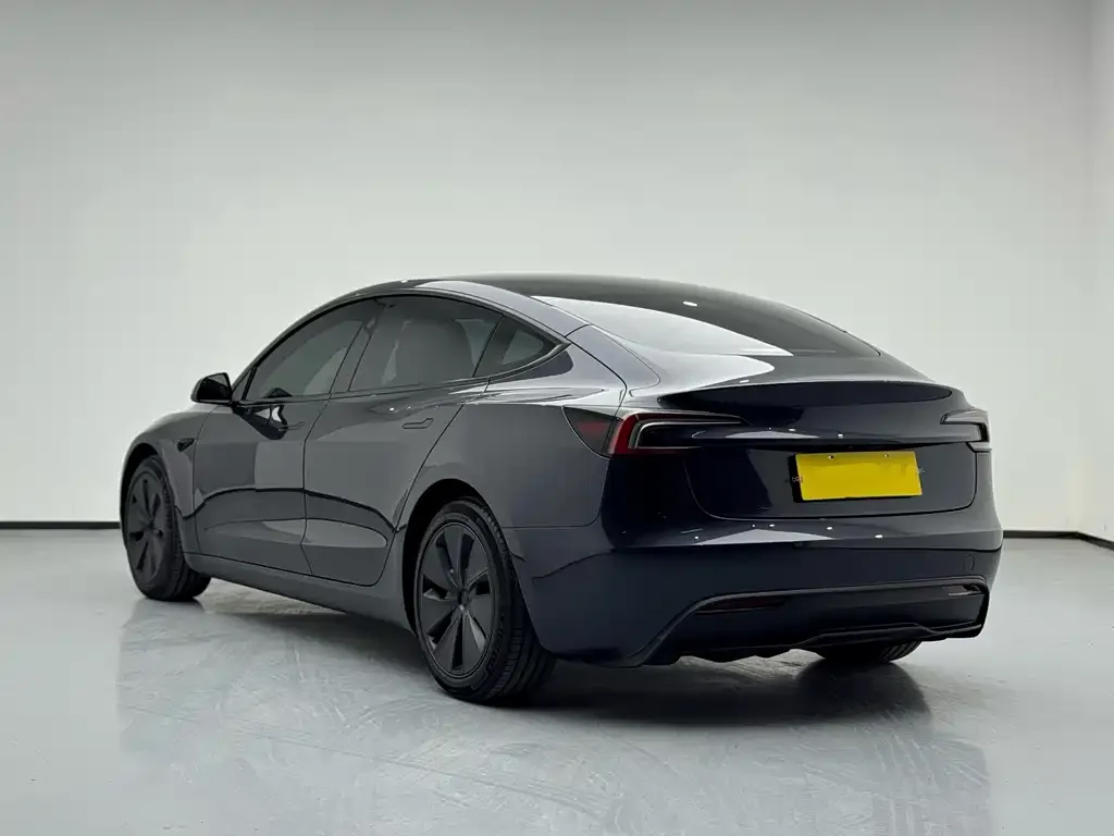 Tesla Model 3 — фото 4