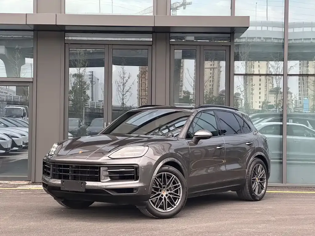 Porsche Cayenne — фото 1