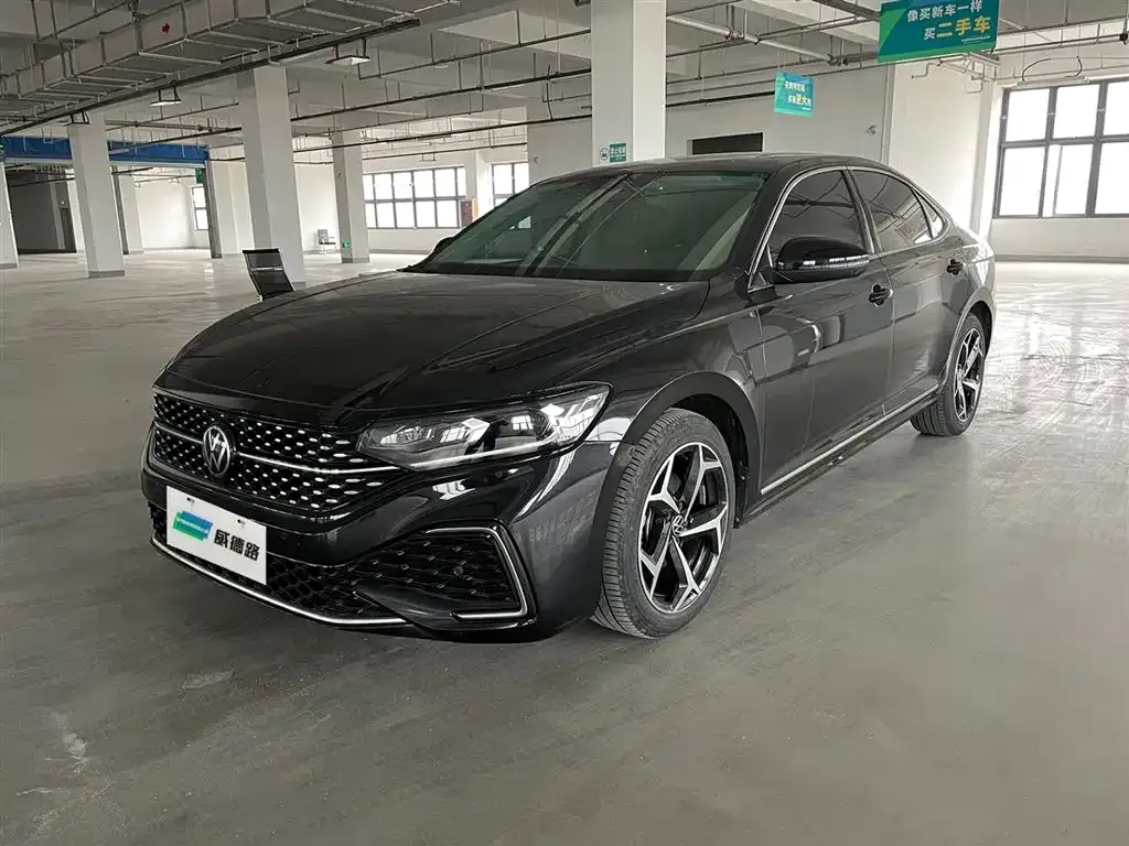 Volkswagen Passat — фото 1