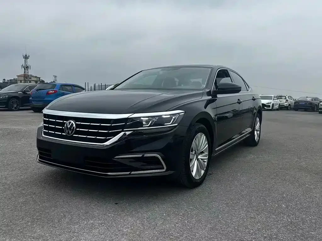 Volkswagen Passat — фото 1