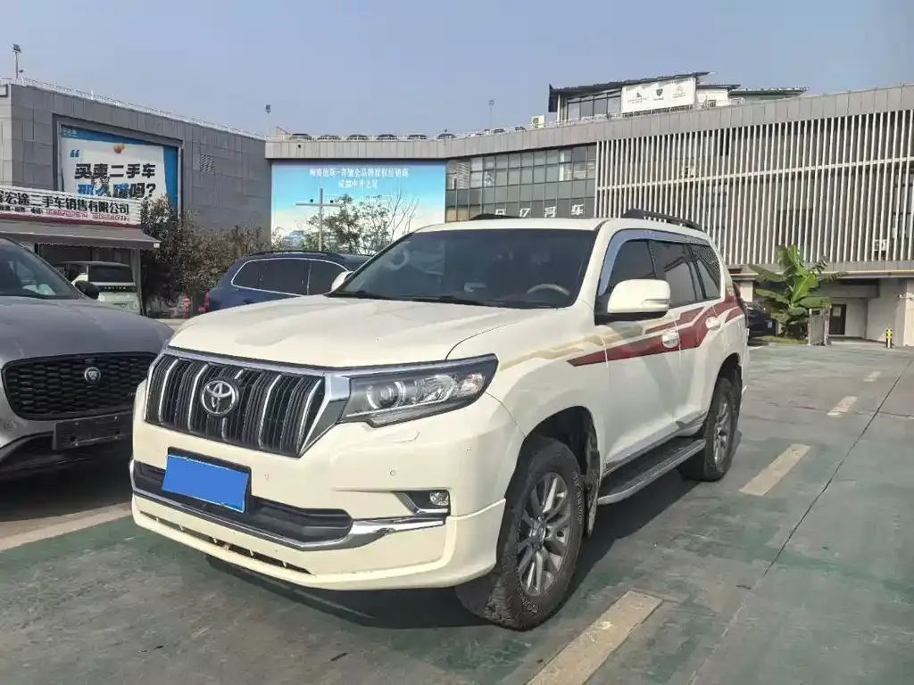 Toyota Prado — фото 1