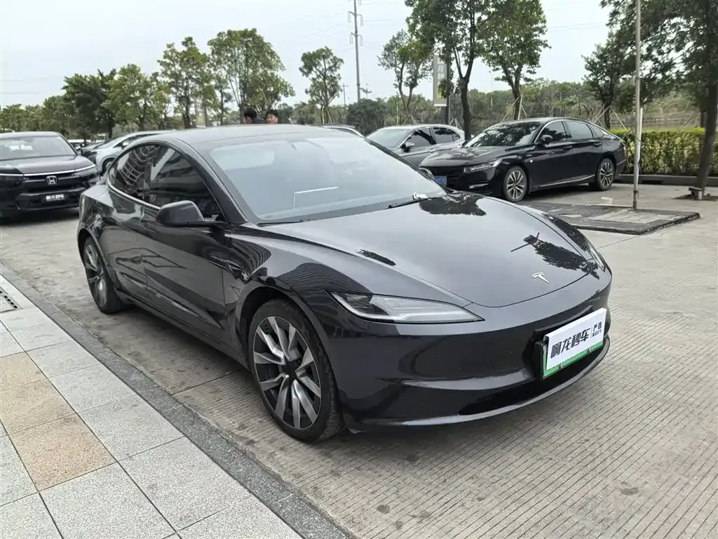 Tesla Model 3 — фото 3