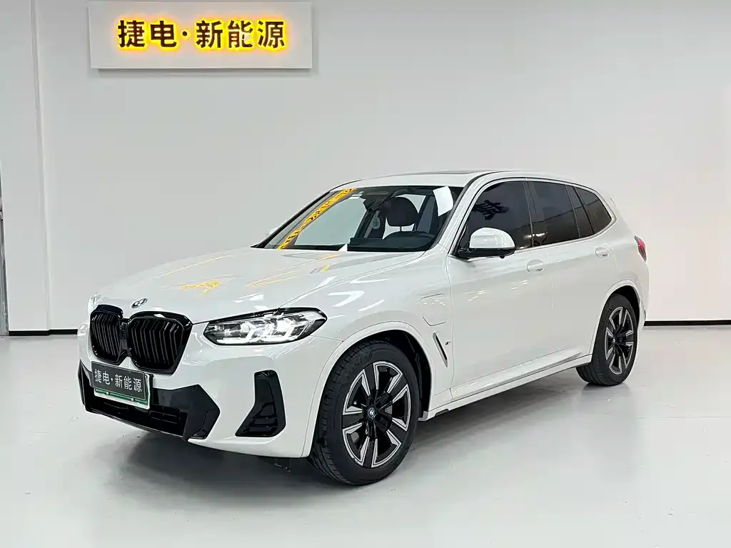 BMW iX3 — фото 1