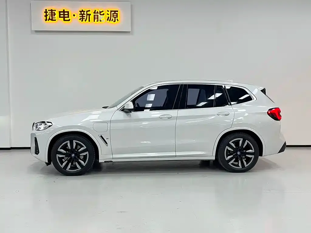 BMW iX3 — фото 3