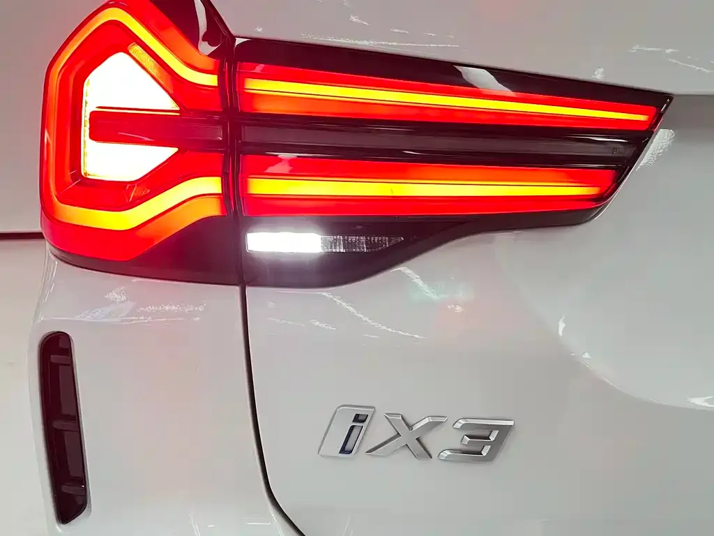 BMW iX3 — фото 6
