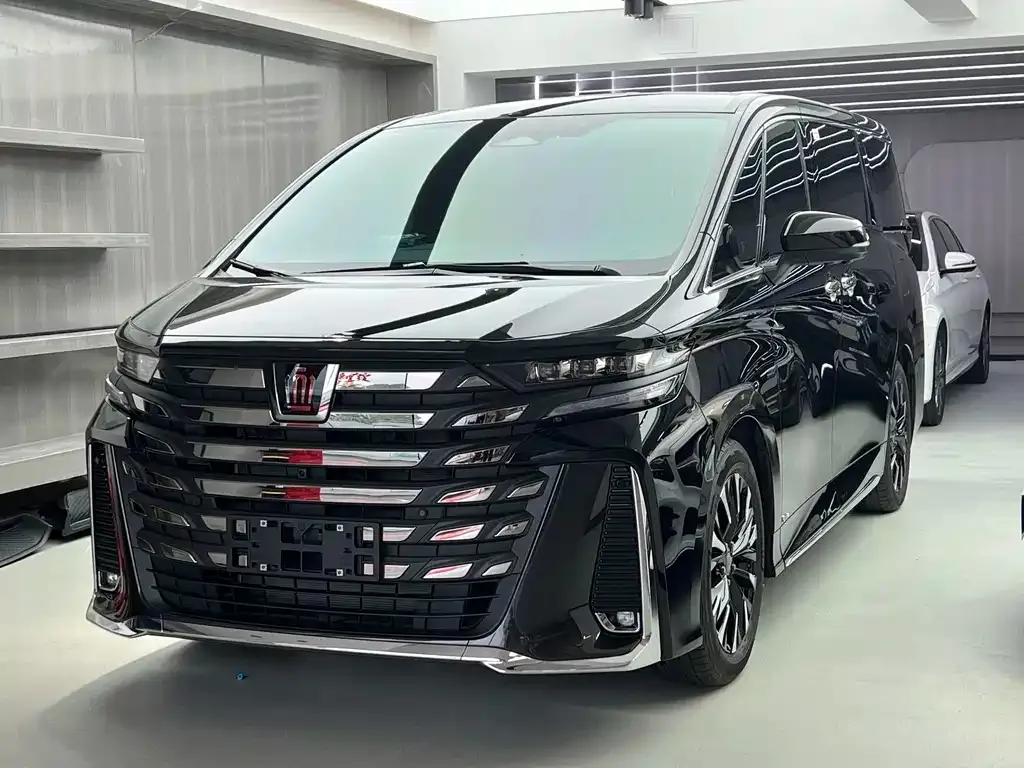 Toyota Vellfire — фото 1