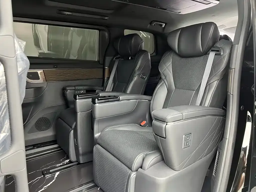 Toyota Vellfire — фото 10