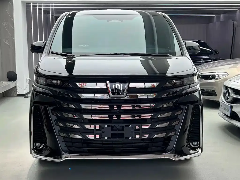 Toyota Vellfire — фото 2