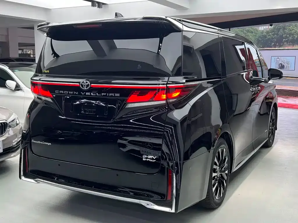 Toyota Vellfire — фото 4