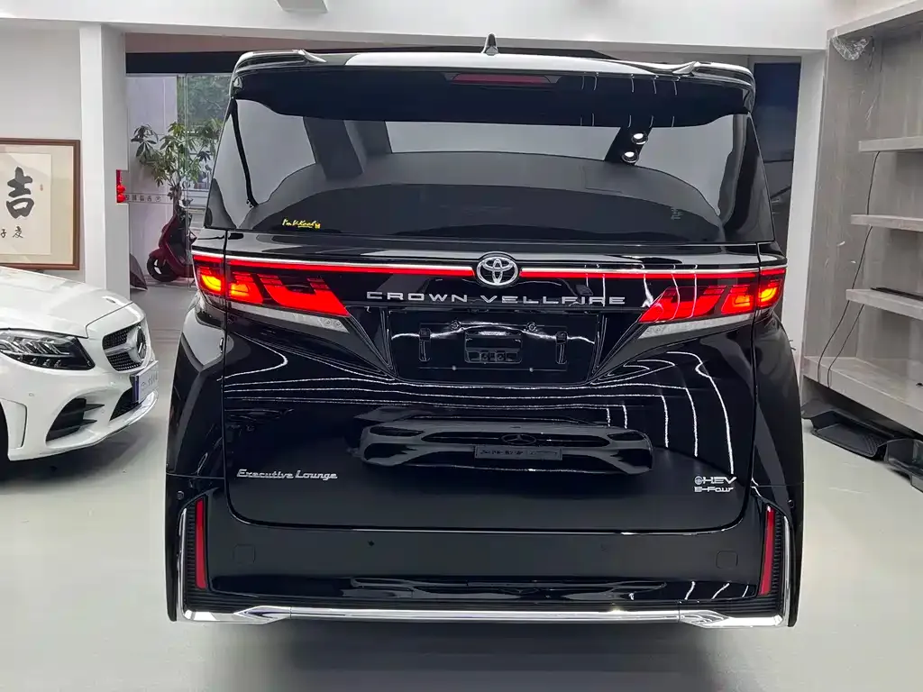 Toyota Vellfire — фото 5