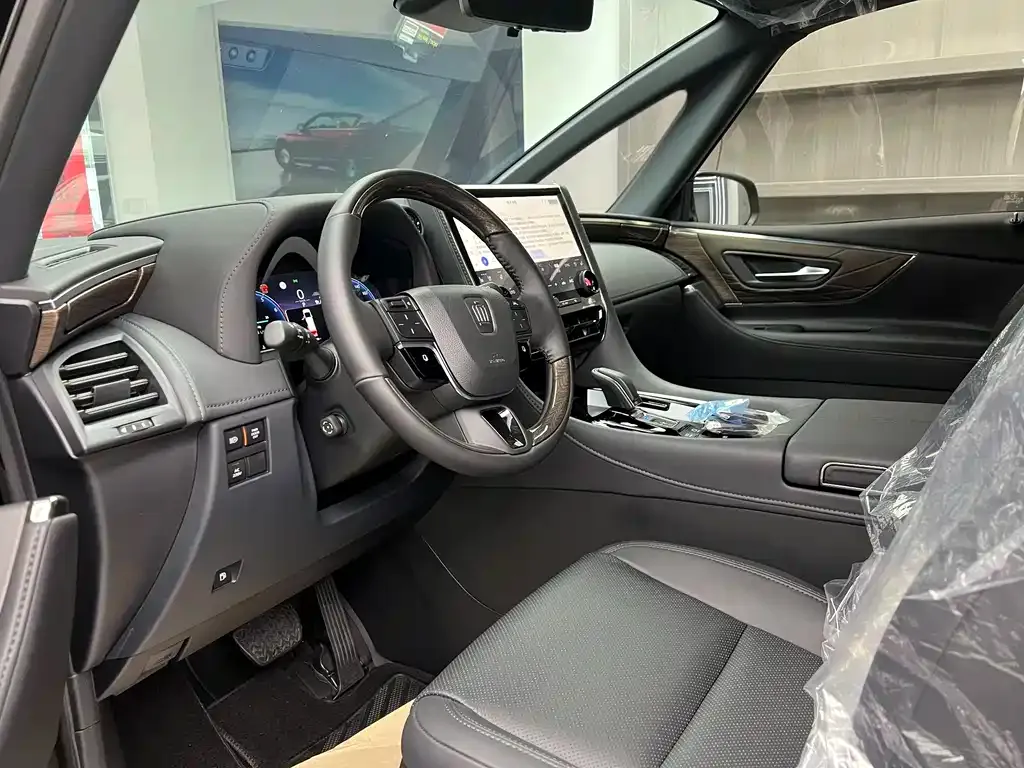 Toyota Vellfire — фото 7