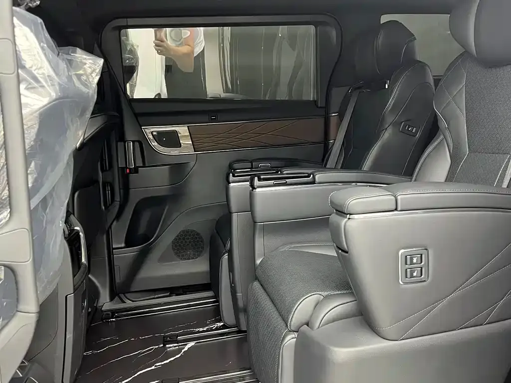 Toyota Vellfire — фото 9