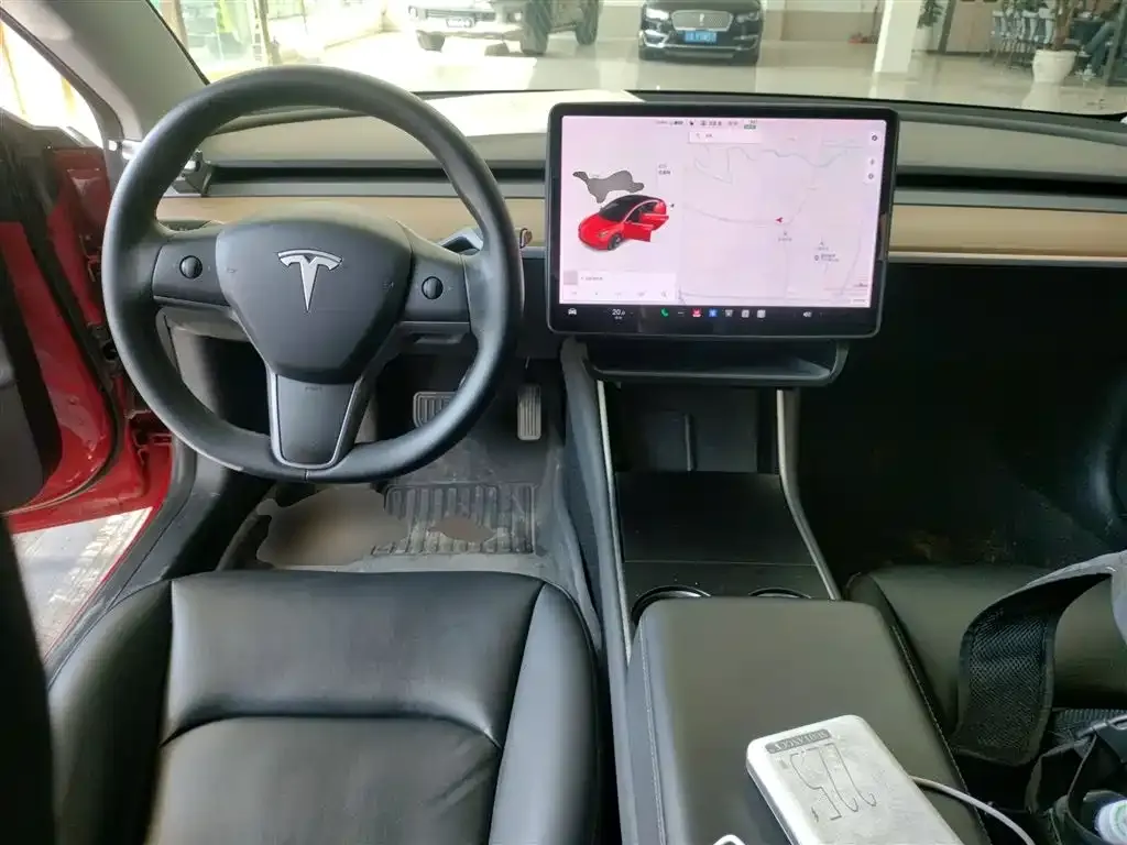 Tesla Model 3 — фото 10