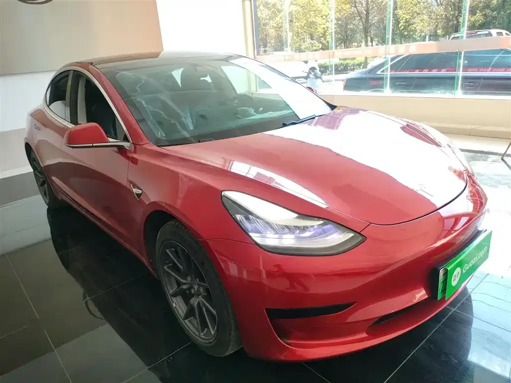 Tesla Model 3 — фото 4
