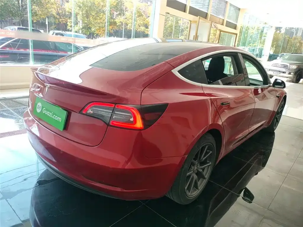 Tesla Model 3 — фото 7