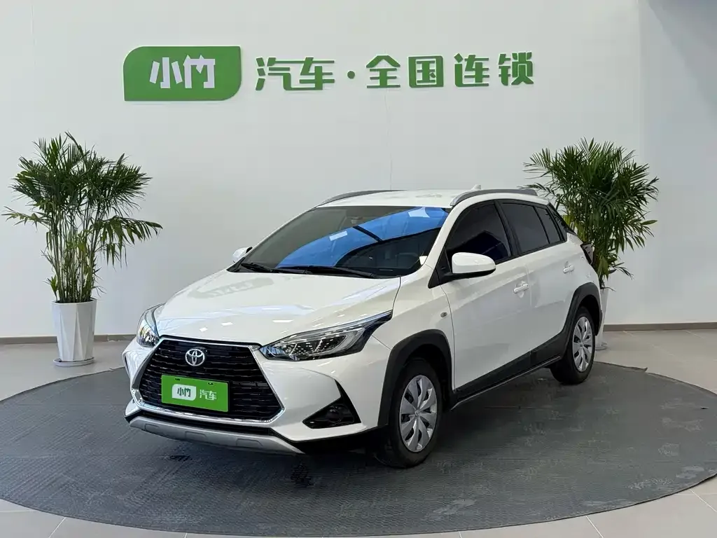 Toyota Yaris L — фото 1