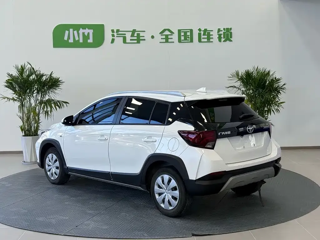 Toyota Yaris L — фото 3