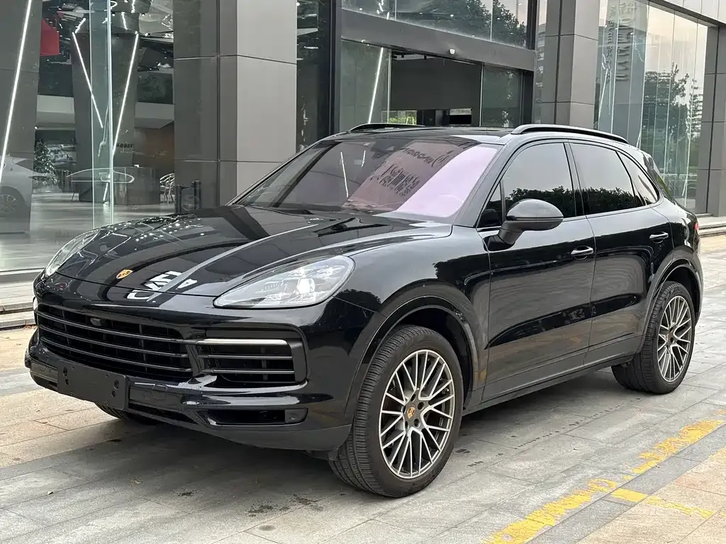 Porsche Cayenne — фото 1