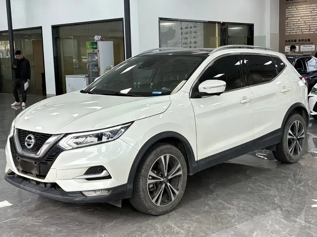 Nissan Qashqai — фото 1